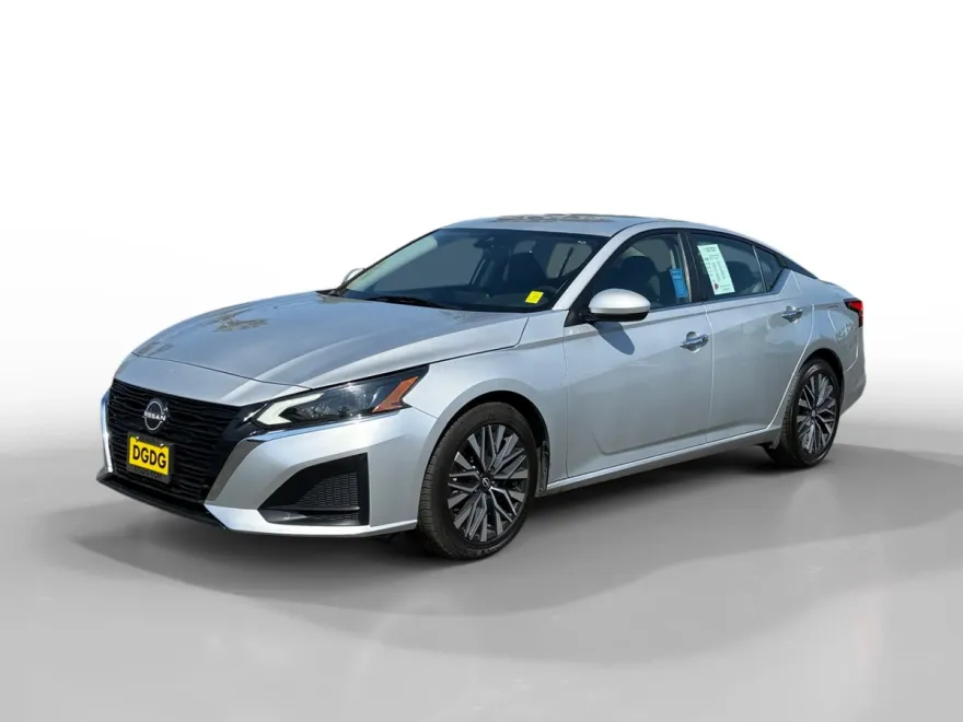 2023 Nissan Altima 2.5 SV photo 1