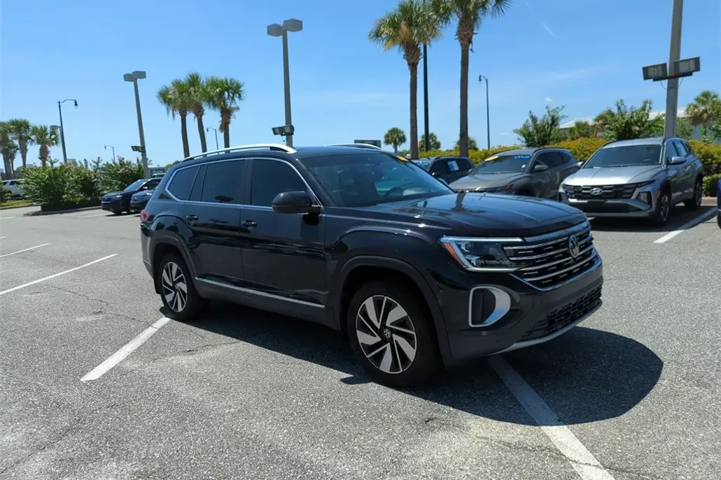 2024 Volkswagen Atlas SEL photo 1