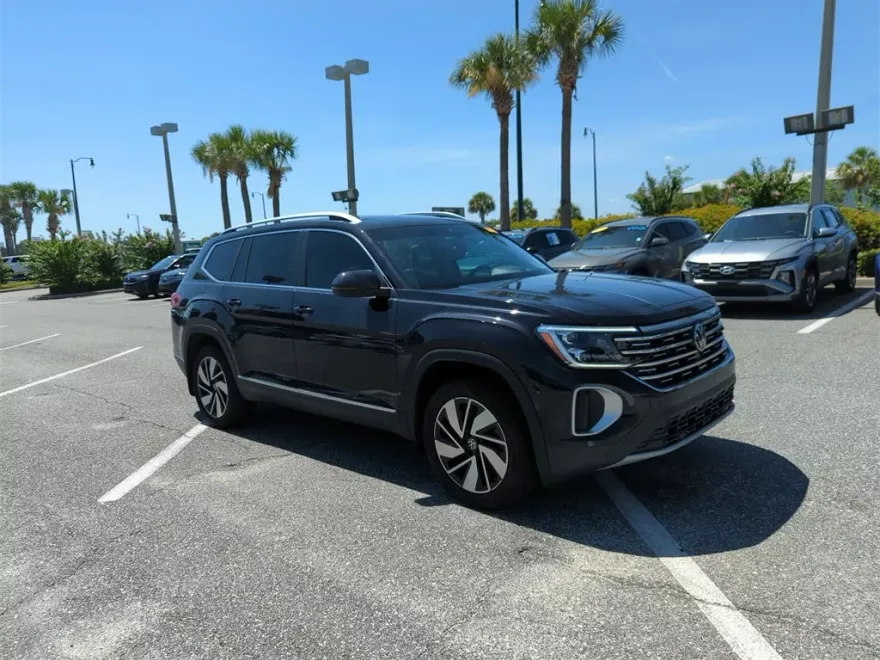2024 Volkswagen Atlas SEL photo 1