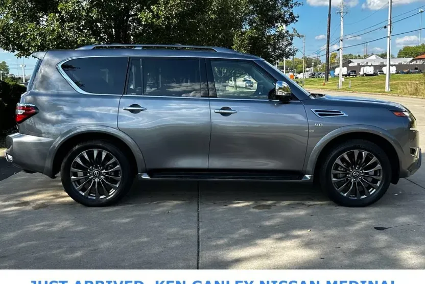 2022 Nissan Armada Platinum photo 1