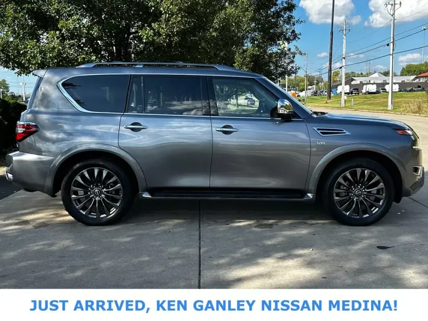 2022 Nissan Armada Platinum photo 1