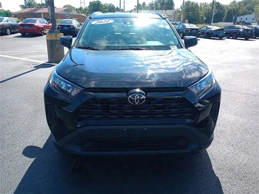 2021 Toyota RAV4 LE photo 1