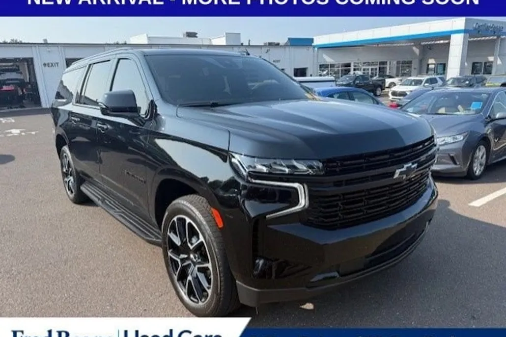 2024 Chevrolet Suburban RST photo 1