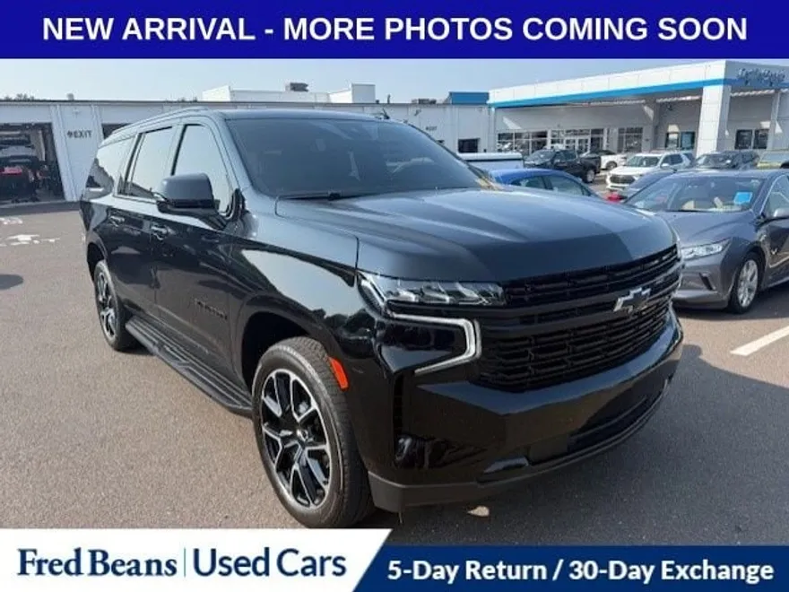 2024 Chevrolet Suburban RST photo 1