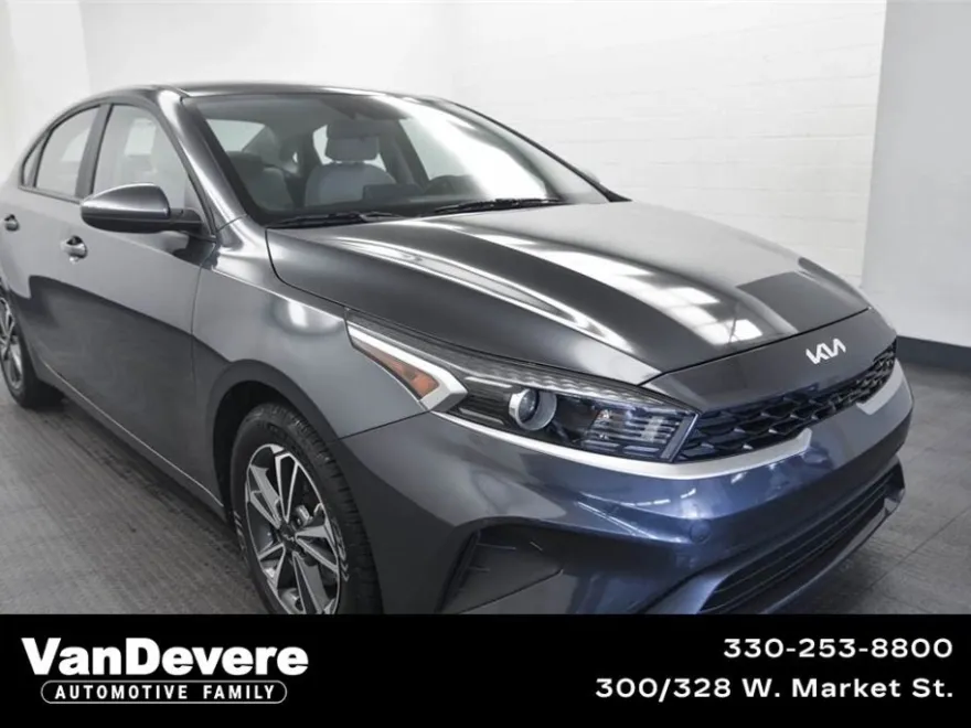2023 Kia Forte LXS photo 1