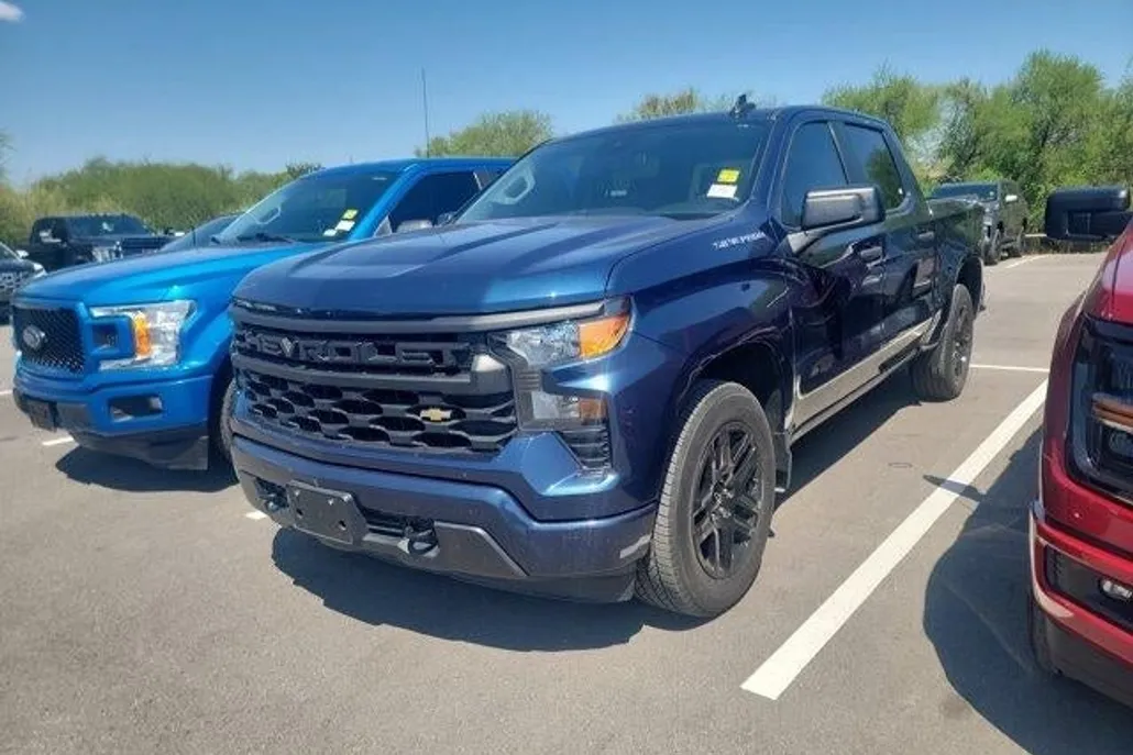 2023 Chevrolet Silverado 1500 Custom photo 1