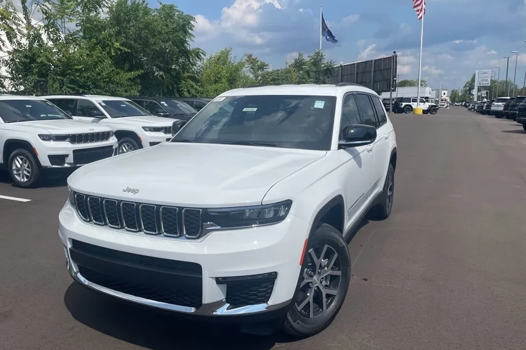 2025 Jeep Grand Cherokee Limited photo 1