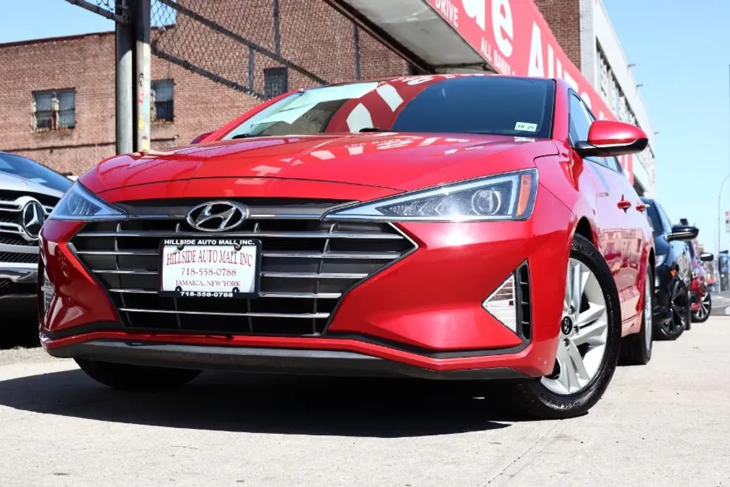 2020 Hyundai Elantra SEL photo 1