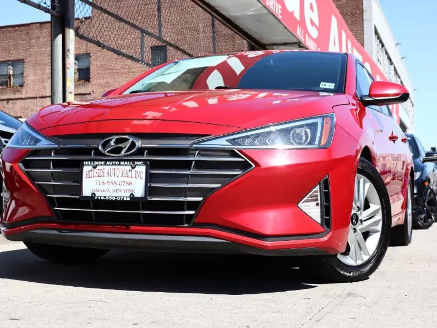 2020 Hyundai Elantra SEL photo 1