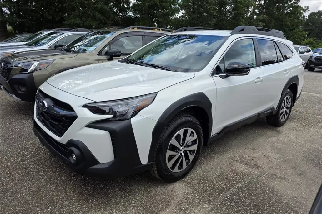 2025 Subaru Outback Premium photo 1