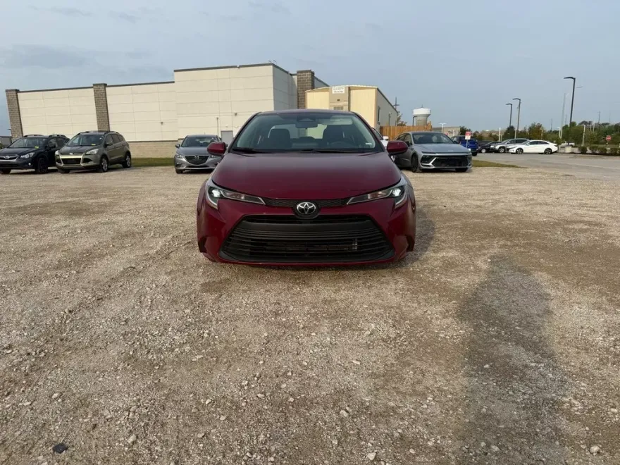 2023 Toyota Corolla LE photo 1