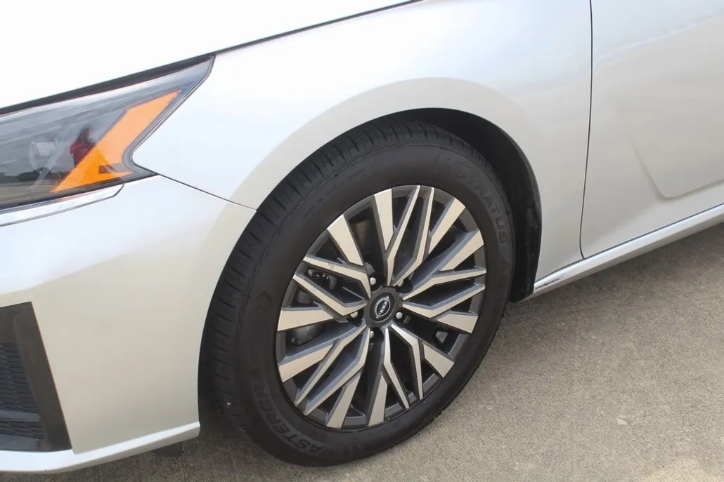 2023 Nissan Altima 2.5 SV photo 1