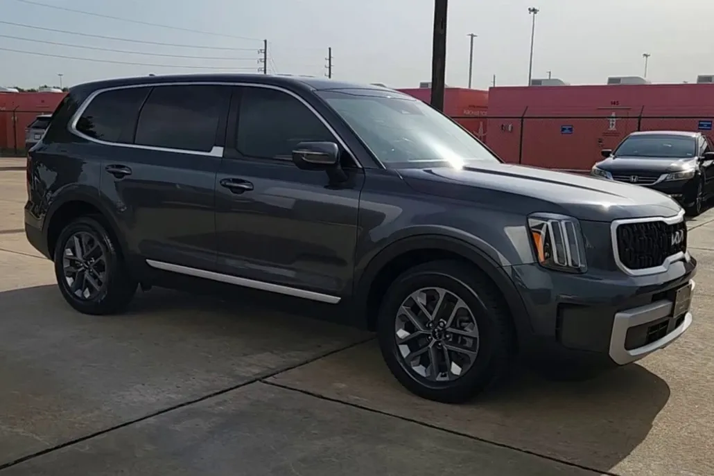 2024 Kia Telluride LX photo 1