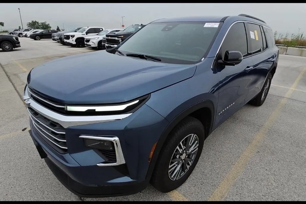 2025 Chevrolet Traverse photo 1