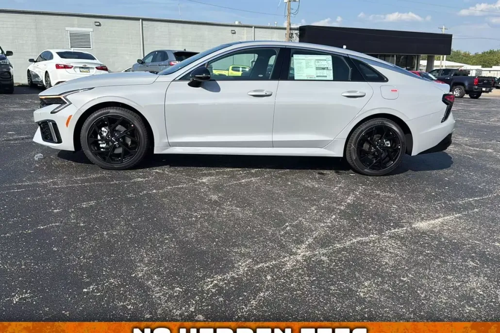 2026 Kia K5 GT-Line photo 1