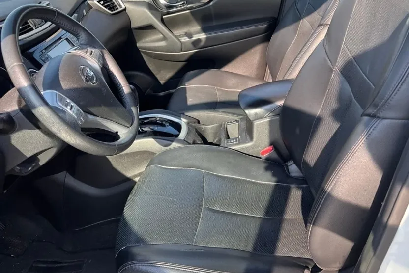 2015 Nissan Rogue SL photo 1