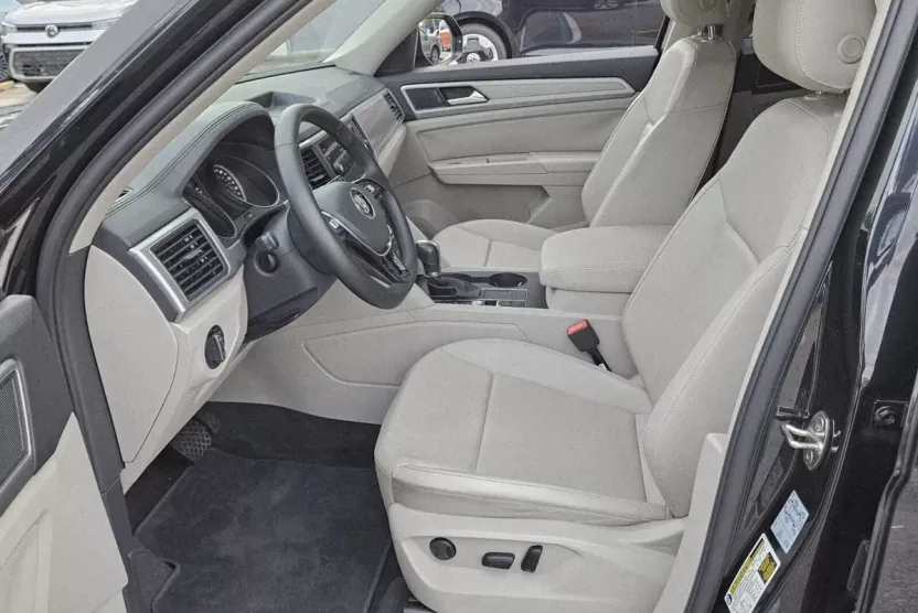 2018 Volkswagen Atlas SE photo 1