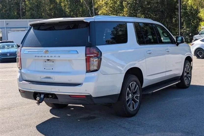 2021 Chevrolet Suburban LT photo 1