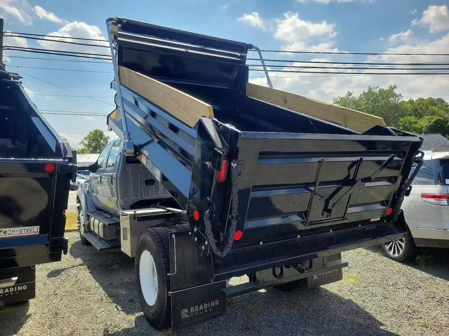 2025 Ford F-650 Base photo 1