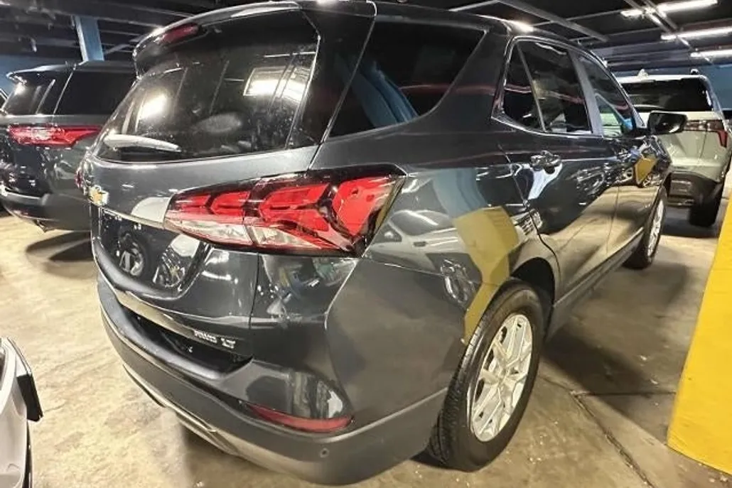 2022 Chevrolet Equinox LT photo 1