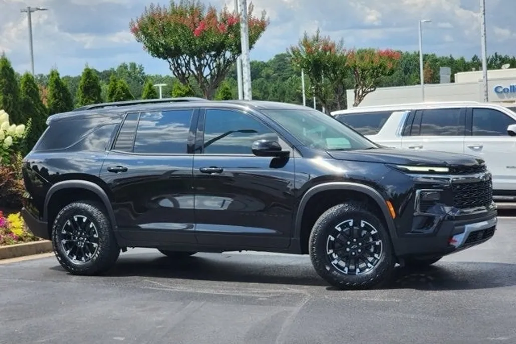 2026 Chevrolet Traverse Z71 photo 1
