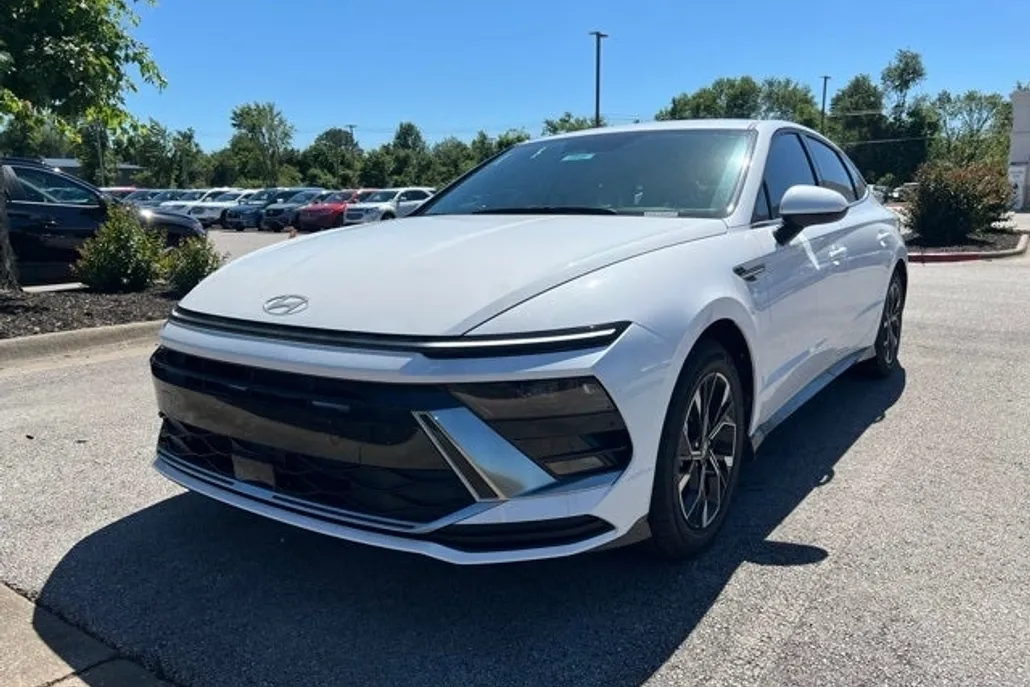 2024 Hyundai Sonata SEL photo 1