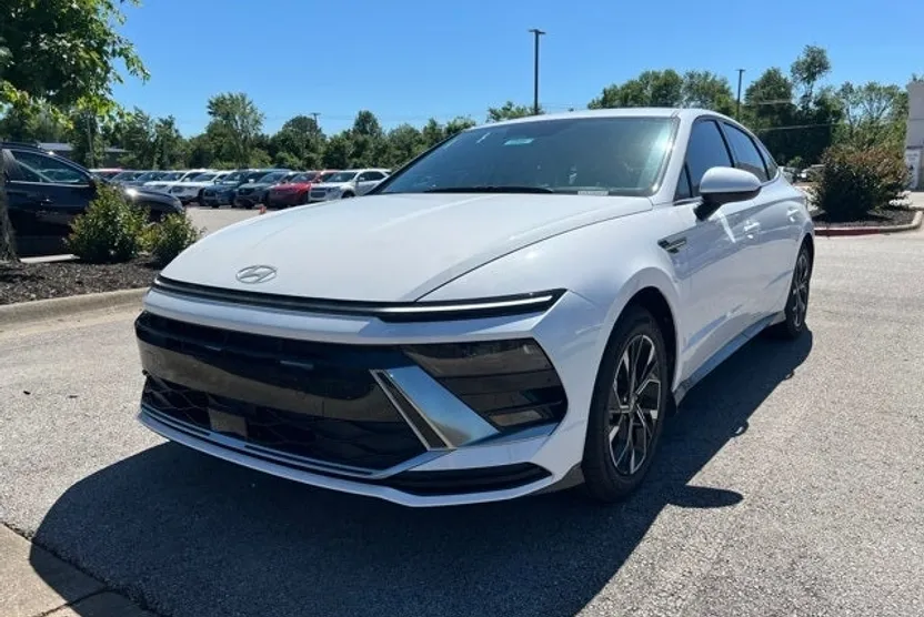 2024 Hyundai Sonata SEL photo 1