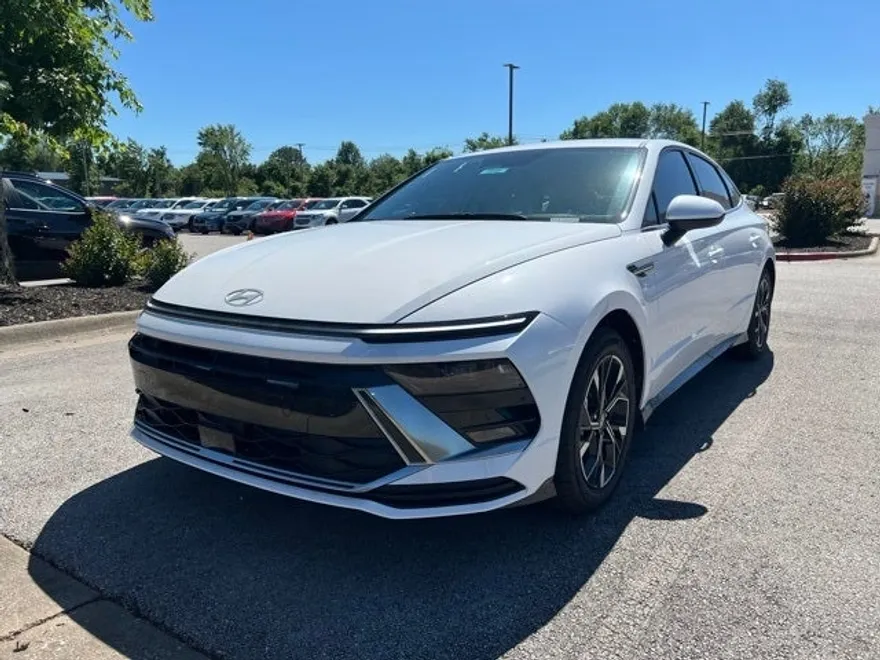 2024 Hyundai Sonata SEL photo 1