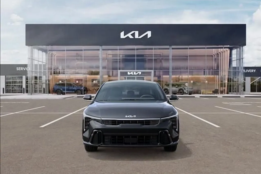 2025 Kia K4 GT-Line photo 1