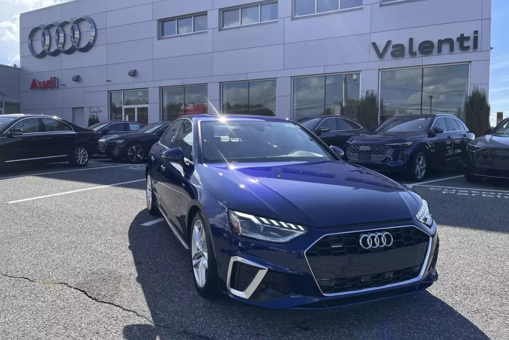 2023 Audi A4 S line Quattro Premium Plus photo 1