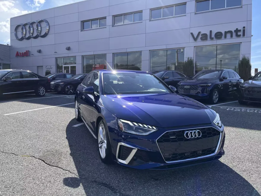 2023 Audi A4 S line Quattro Premium Plus photo 1
