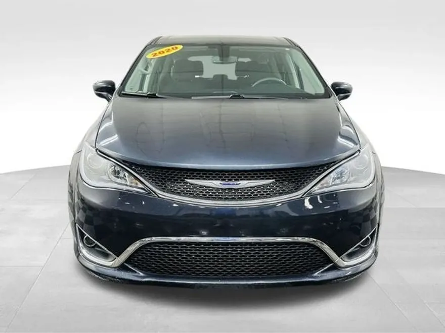 2020 Chrysler Pacifica Touring photo 1