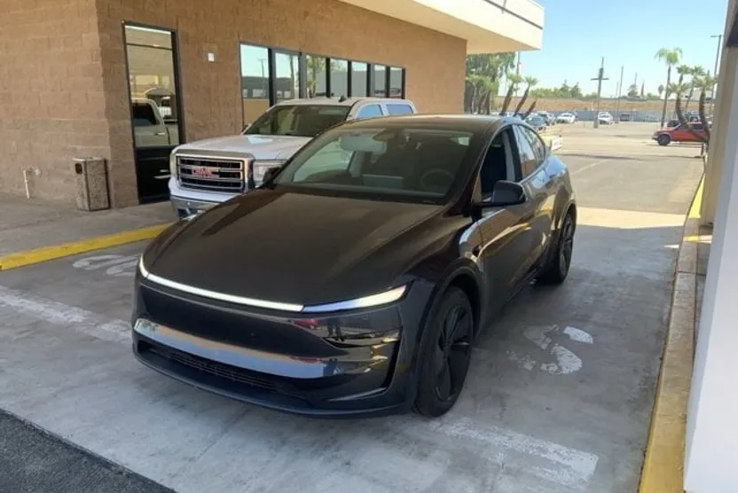 2026 Tesla Model Y Long Range photo 1
