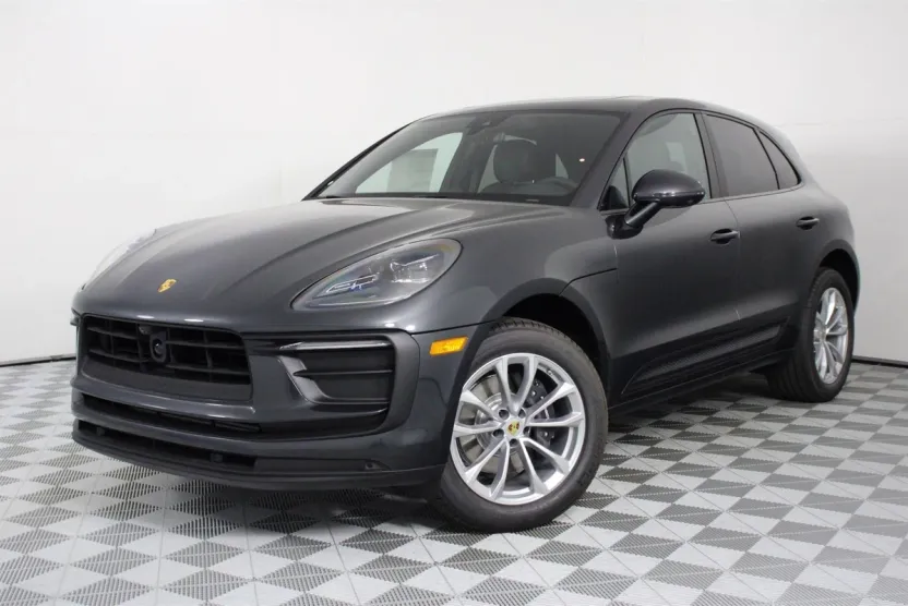 2026 Porsche Macan T photo 1