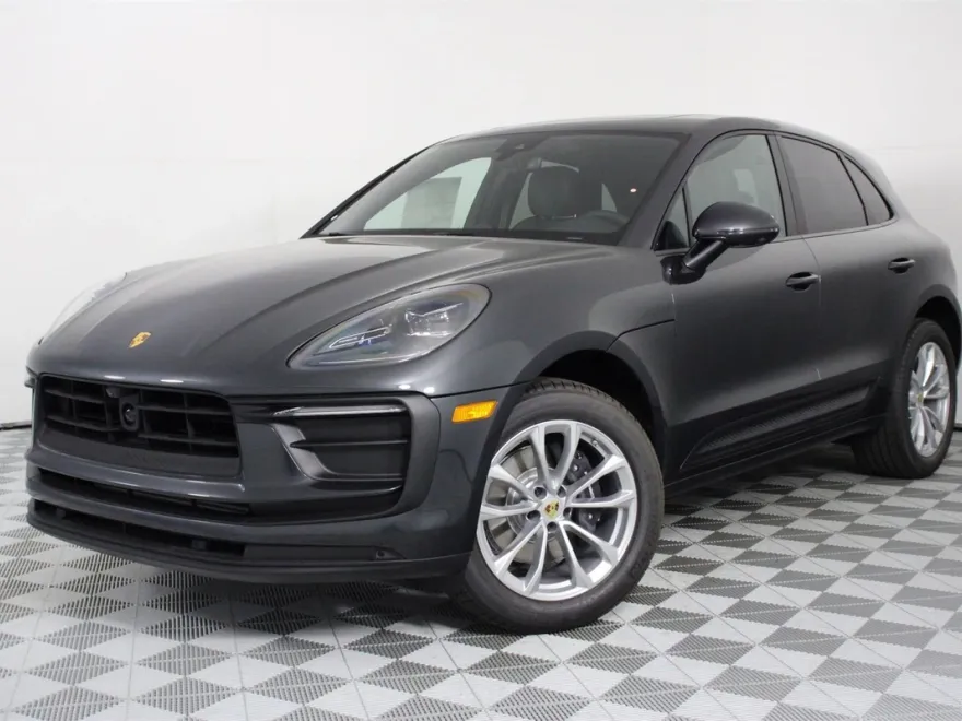 2026 Porsche Macan T photo 1