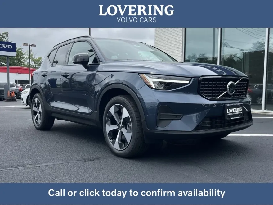 2026 Volvo XC40 Core photo 1