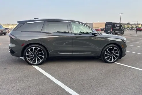 2024 Lincoln Nautilus Black Label photo 3