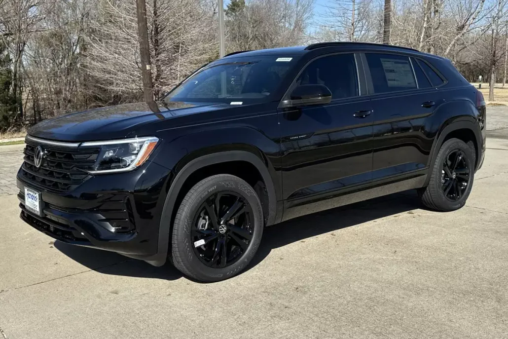2026 Volkswagen Atlas Cross Sport SEL R-Line photo 1