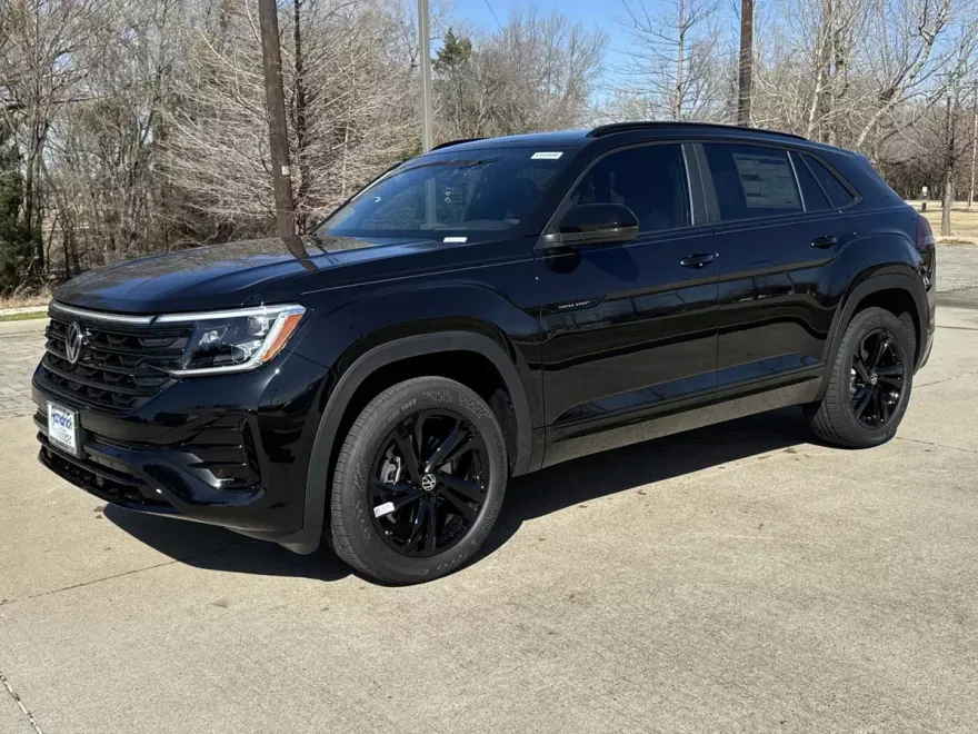 2026 Volkswagen Atlas Cross Sport SEL R-Line photo 1