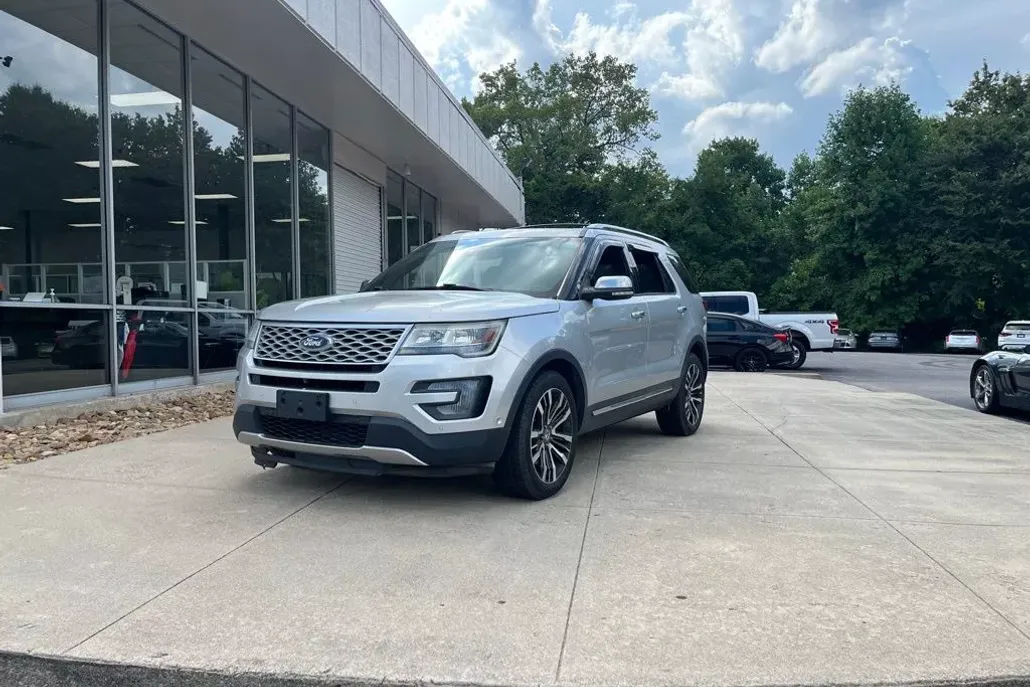2016 Ford Explorer Platinum photo 1