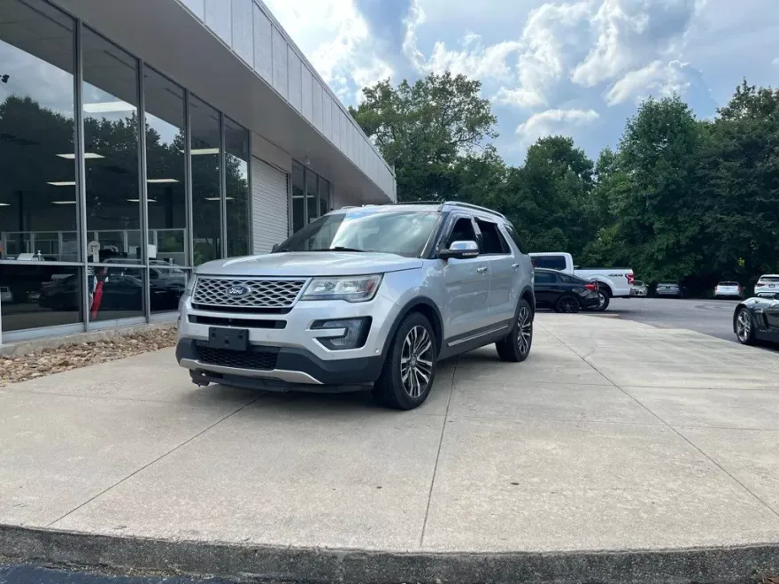 2016 Ford Explorer Platinum photo 1