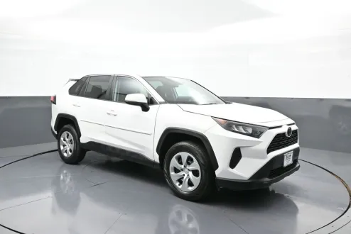 2022 Toyota RAV4 LE photo 3