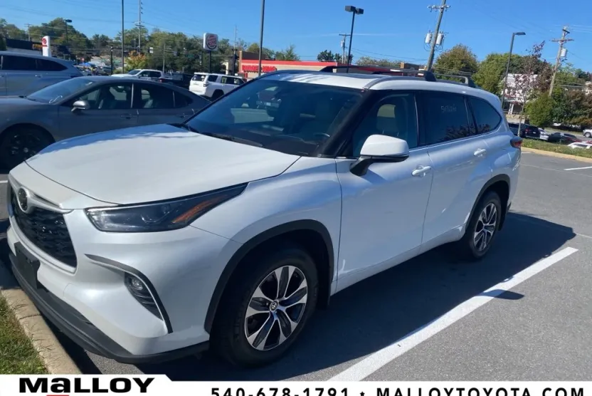2022 Toyota Highlander XLE photo 1
