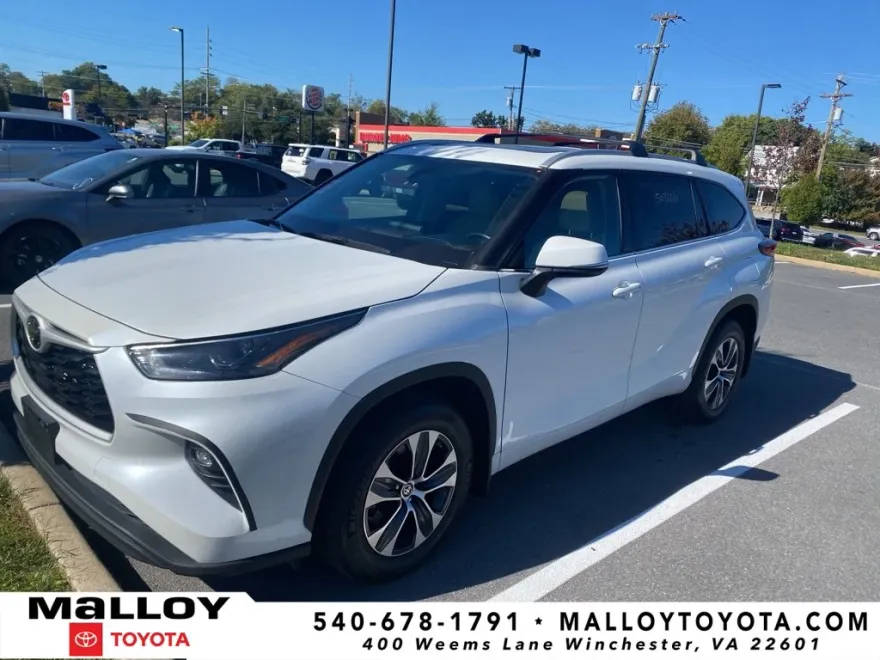 2022 Toyota Highlander XLE photo 1