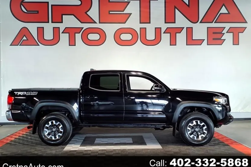 2017 Toyota Tacoma TRD Off-Road photo 1