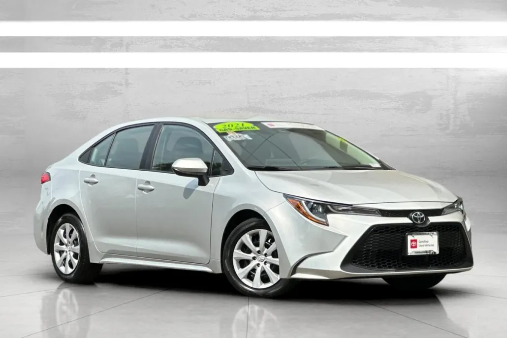 2021 Toyota Corolla LE photo 1