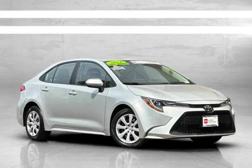 2021 Toyota Corolla LE photo 1