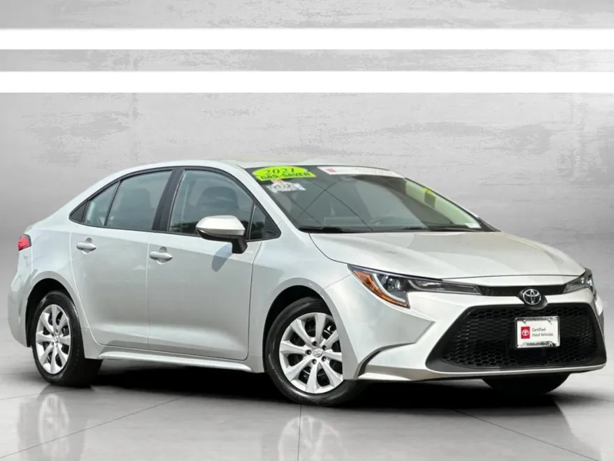 2021 Toyota Corolla LE photo 1