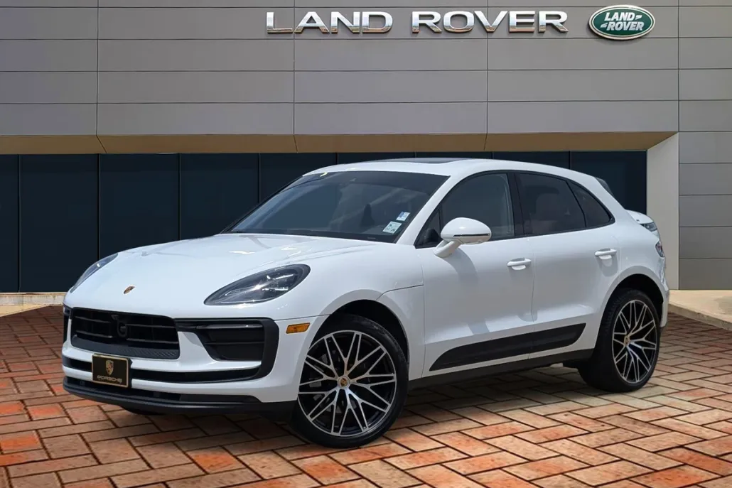 2023 Porsche Macan T photo 1