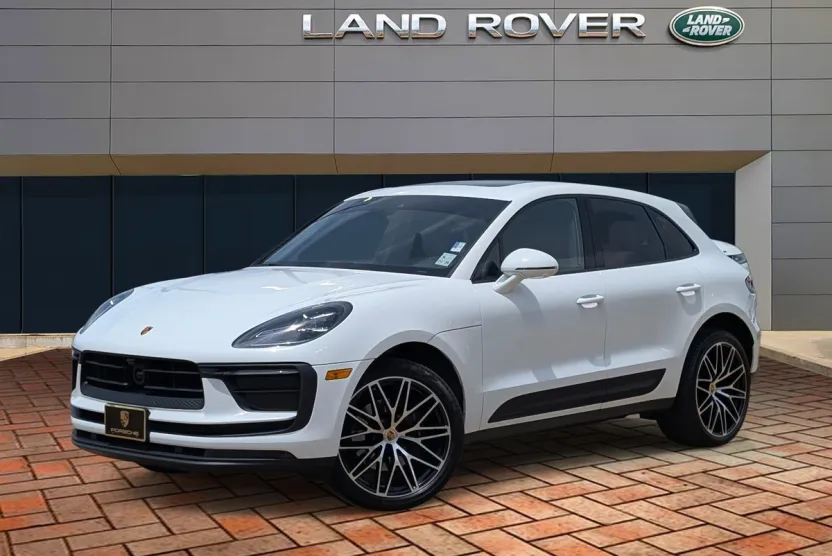 2023 Porsche Macan T photo 1